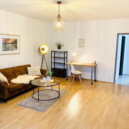 Schoene, Gut Ausgestattete Wohnung Fuer 1 Bis 4 Personen - Zentral Gelegen Bad Ems Exterior photo